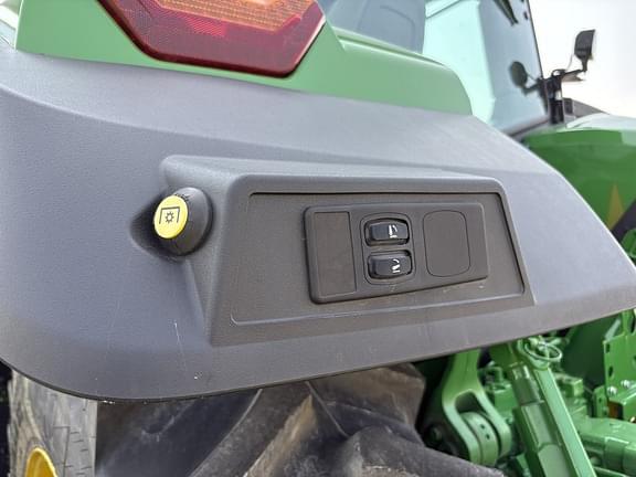 Image of John Deere 7R 230 equipment image 2