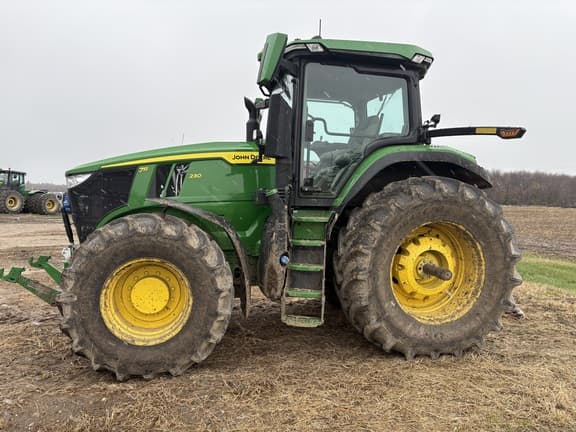 Image of John Deere 7R 230 equipment image 2
