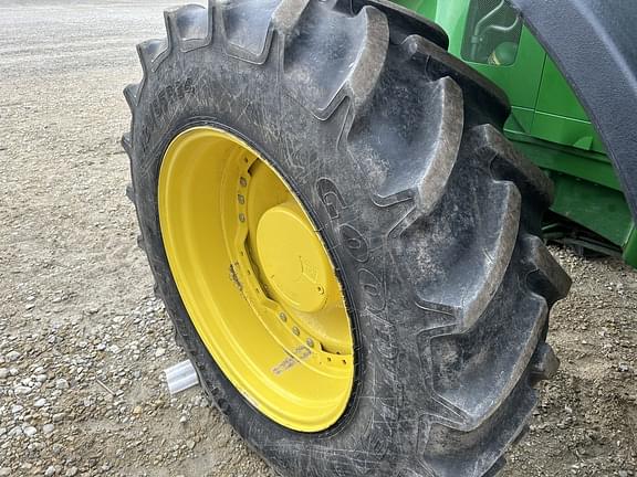 Image of John Deere 7R 230 equipment image 2