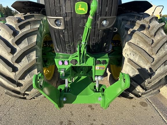 Image of John Deere 7R 330 equipment image 2