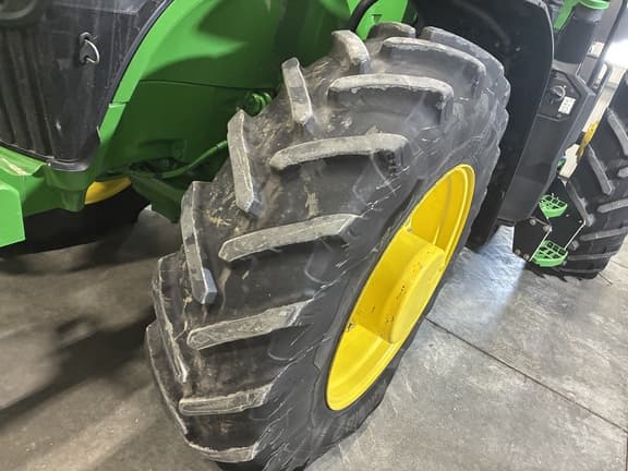 Image of John Deere 7R 330 equipment image 2