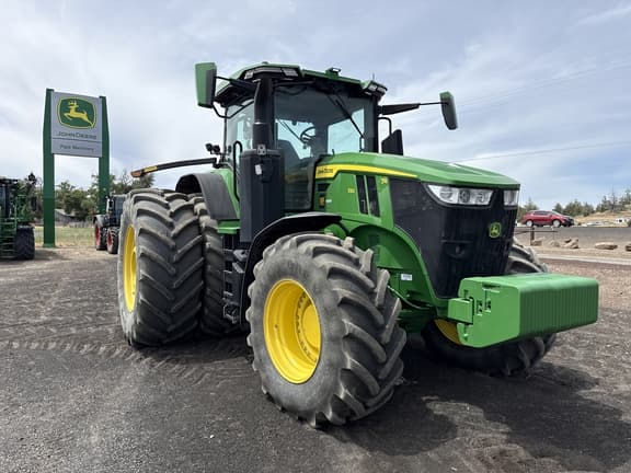 Image of John Deere 7R 330 equipment image 1