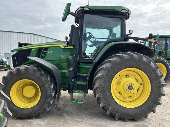 Image of John Deere 7R 330 equipment image 3
