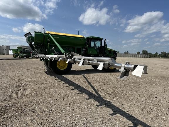 Image of John Deere 800R equipment image 4