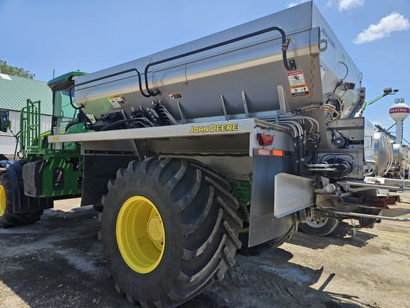 Image of John Deere 800R equipment image 3