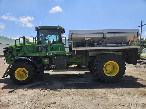 Image of John Deere 800R equipment image 2