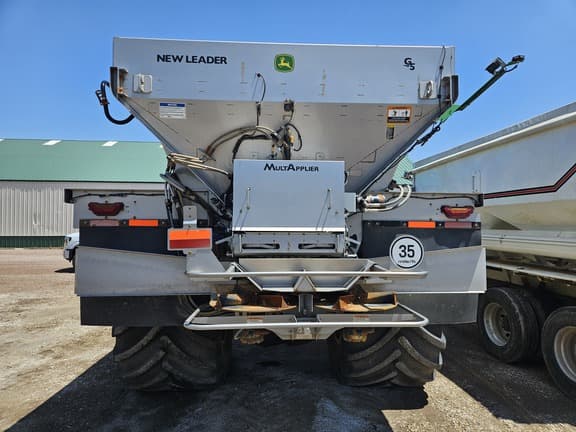Image of John Deere 800R equipment image 4