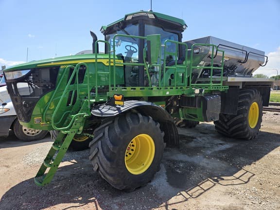 Image of John Deere 800R equipment image 1
