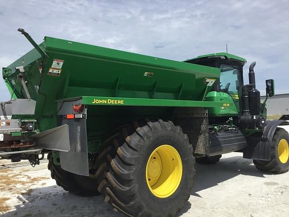 Image of John Deere 800R equipment image 2