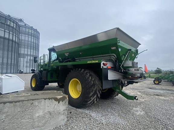 Image of John Deere 800R equipment image 2