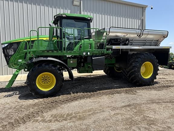 Image of John Deere 800R equipment image 1