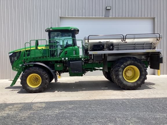 2023 John Deere 800R Equipment Image0