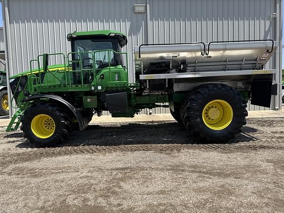 Image of John Deere 800R equipment image 1