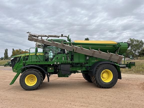 Image of John Deere 800R equipment image 1