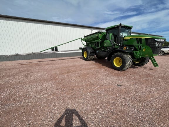2023 John Deere 800R Equipment Image0