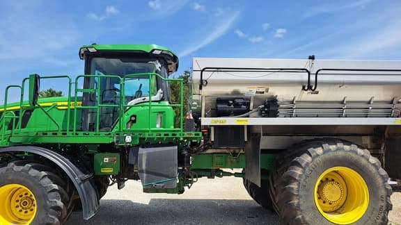 Image of John Deere 800R equipment image 3