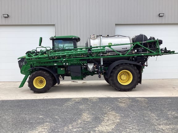 2023 John Deere 800R Equipment Image0