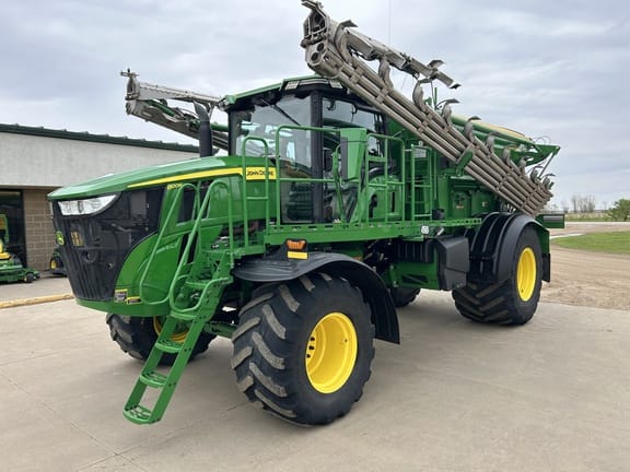 2023 John Deere 800R Equipment Image0