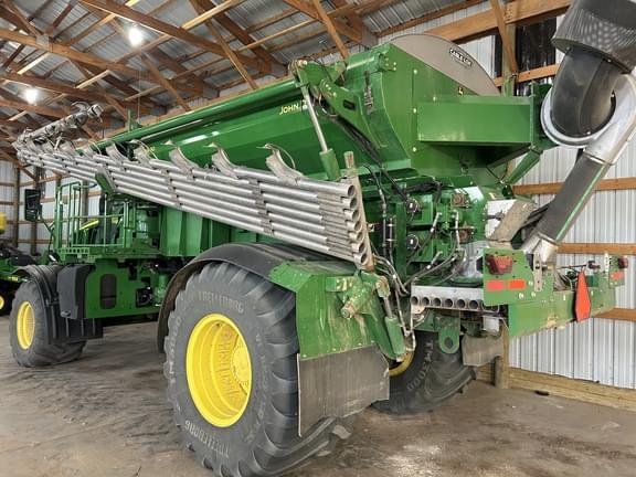 Image of John Deere 800R equipment image 2