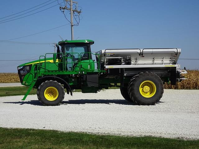 Image of John Deere 800R equipment image 2