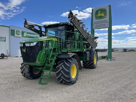 2023 John Deere 800R Equipment Image0