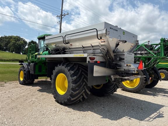 Image of John Deere 800R equipment image 2