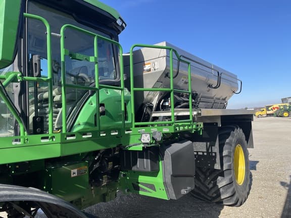 Image of John Deere 800R equipment image 1