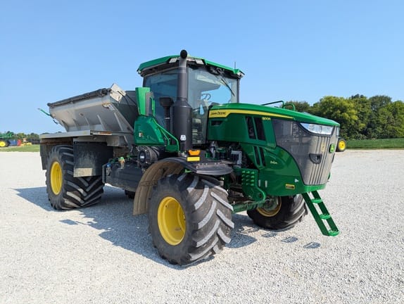 2023 John Deere 800R Equipment Image0