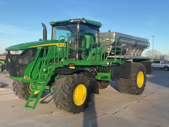 Image of John Deere 800R equipment image 1