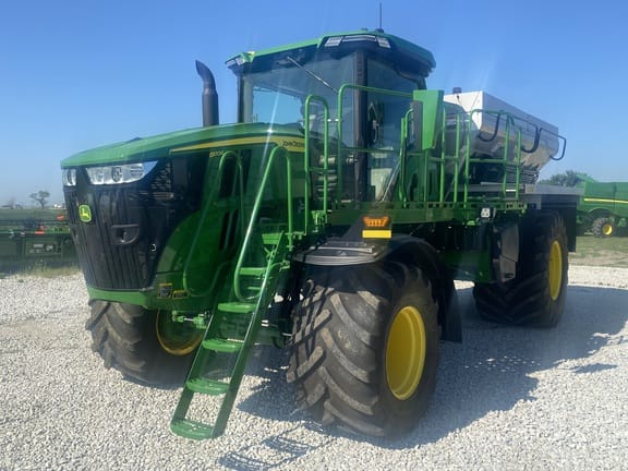 2023 John Deere 800R Equipment Image0