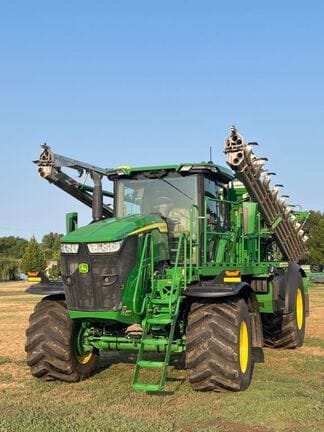 2023 John Deere 800R Equipment Image0