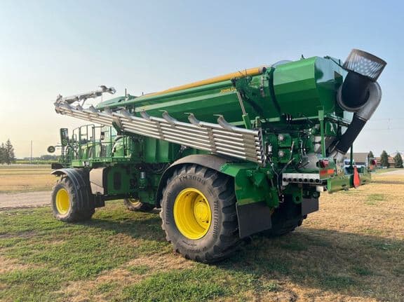Image of John Deere 800R equipment image 2