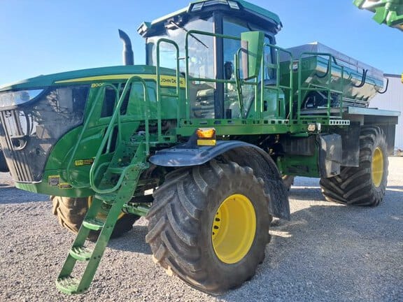 2023 John Deere 800R Equipment Image0