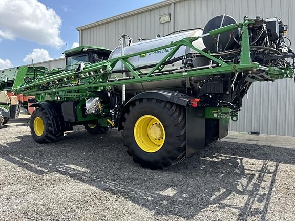 Image of John Deere 800R equipment image 2