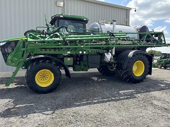 Image of John Deere 800R equipment image 2