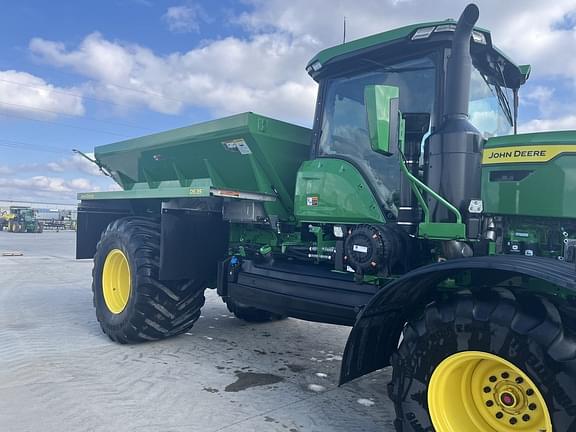 Image of John Deere 800R equipment image 1