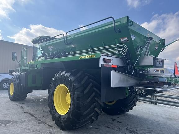 Image of John Deere 800R equipment image 2