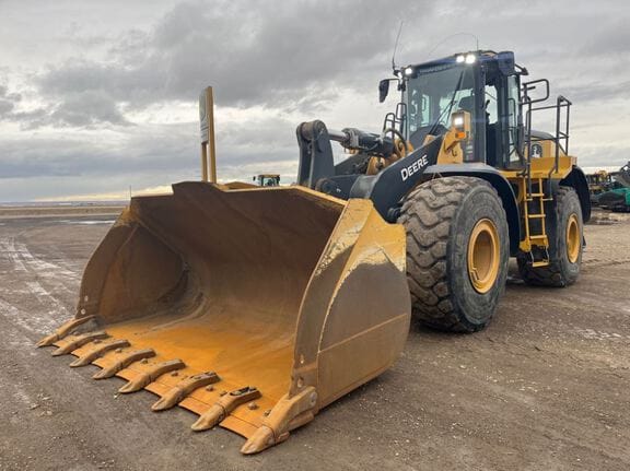 2023 John Deere 824P Equipment Image0