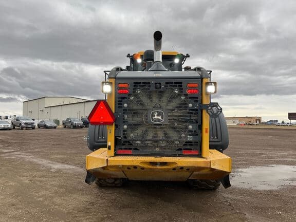 Image of John Deere 824P equipment image 3