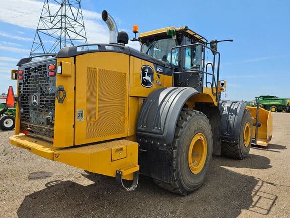 Image of John Deere 824P equipment image 1