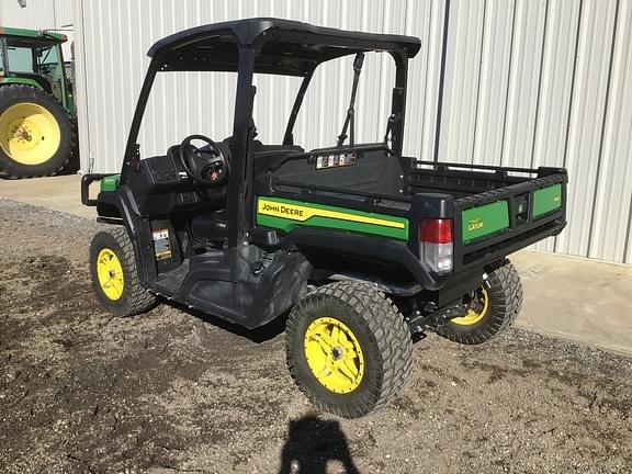 Image of John Deere XUV 835M equipment image 2