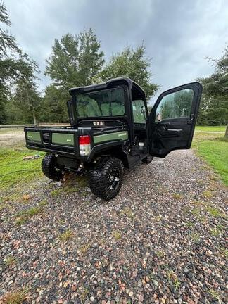 Image of John Deere XUV 835M equipment image 4