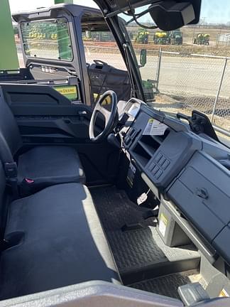 Image of John Deere XUV 835M equipment image 2