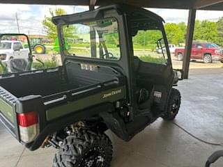 Image of John Deere XUV 835M equipment image 3