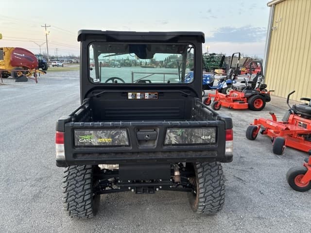 Image of John Deere XUV 835M equipment image 1