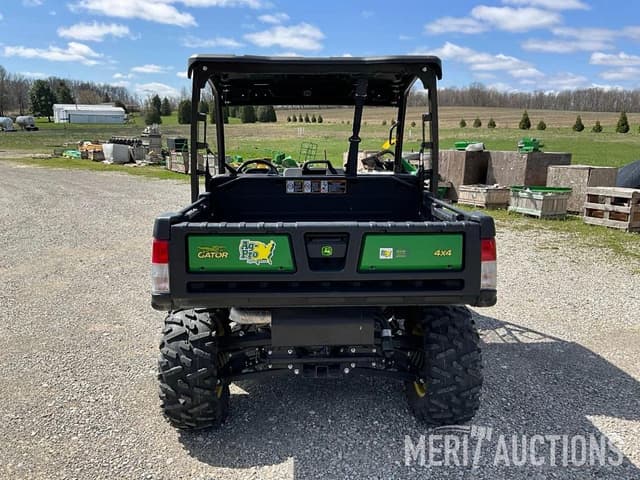 Image of John Deere XUV 835M equipment image 3