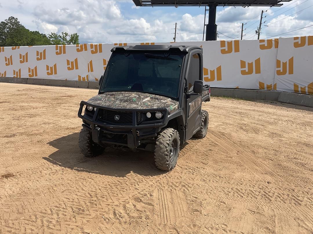 Image of John Deere XUV 835M Primary image