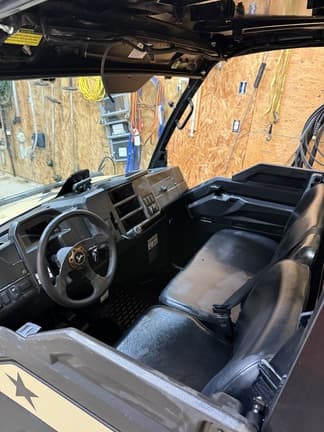 Image of John Deere XUV 835M Honor Edition equipment image 3