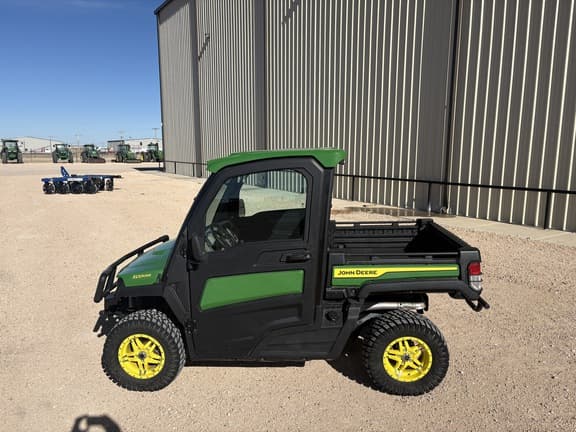 Image of John Deere XUV 835R equipment image 1