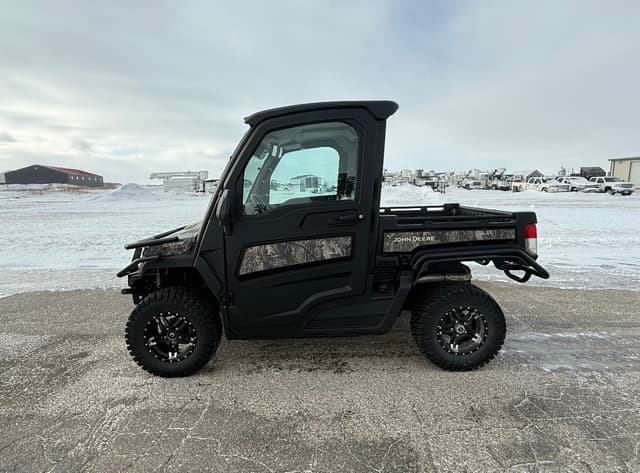 Image of John Deere XUV 835R equipment image 2